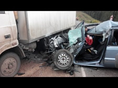 05 09 2015 Последствия ДТП на 255 км автодороги Елабуга Пермь Игринский район Удмуртия