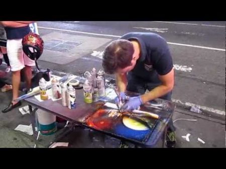 New Yorks street art spray drawing