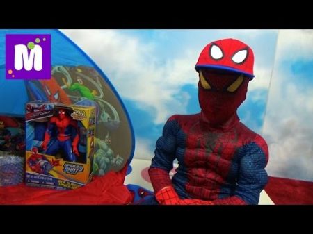 Человек Паук стреляет паутиной и открывает много игрушек в палатке Spider Man