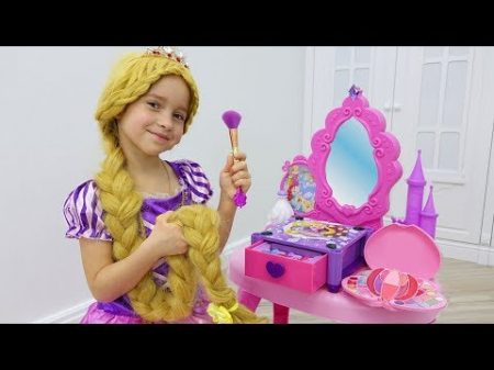 София как Рапунцель наряжается и делает Макияж Sofia pretend to be a Princess Rapunzel