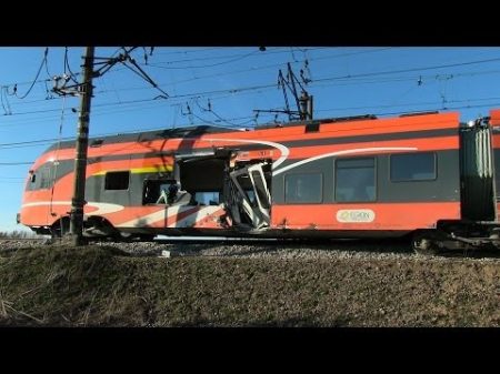 Крушение дизель поезда Штадлер с грузовиком Train crash Stadler DMU collision with a dumptruck