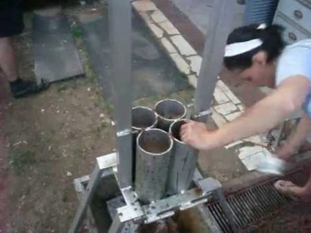 Homemade briquette press racna presa za briketi