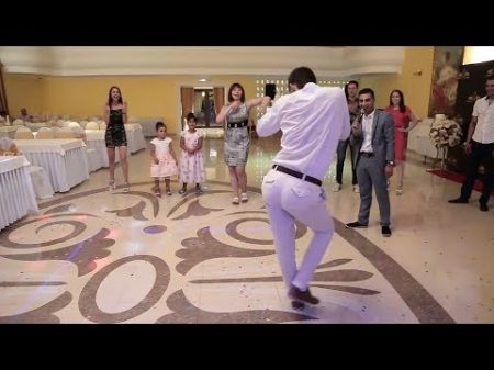 Танцевальный батл на свадьбе Ржака Таких движений ещё не видели танец жениха