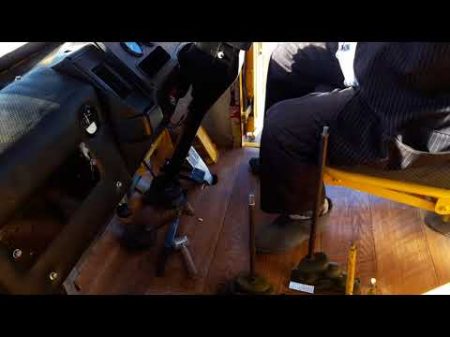 Кировец с панелью от газона