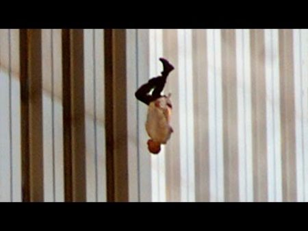 Люди падают из башен ВТЦ 11 сентября 2001 года