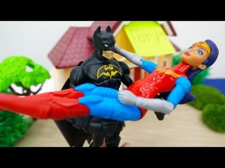 Супергерои и Пираты Бэтмен и Чудо Женщина Видео с игрушками