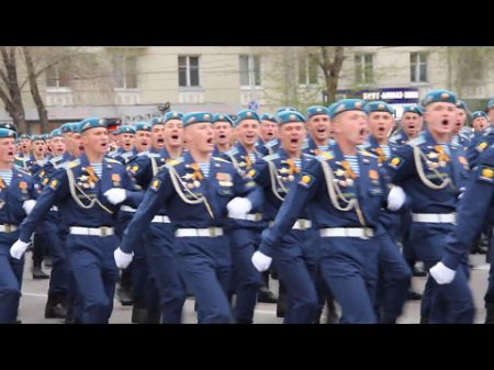 Рязанцы встретили десантников вернувшихся с Парада в Москве