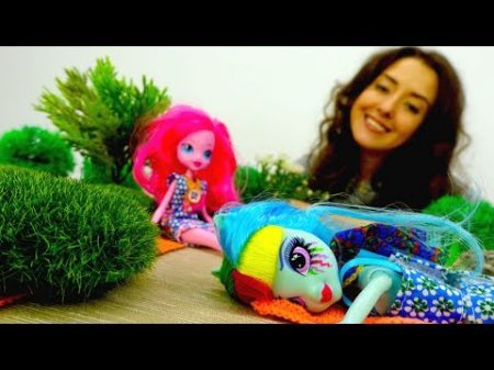 Видео для детей Веселая школа Эксвестрия куклы на пляже