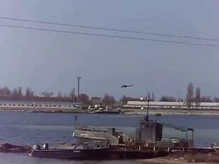 Крым пгт Черноморское Полёт вертолётного звена Ми 35 и Ми 8 вдоль берега