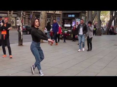 Грузинские танцы на улице в Тбилиси