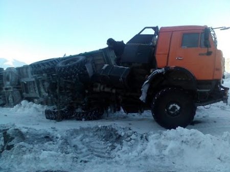 Мастерство и безбашенность водителей тяжелой техники на севере 1 Russian ice road truckers