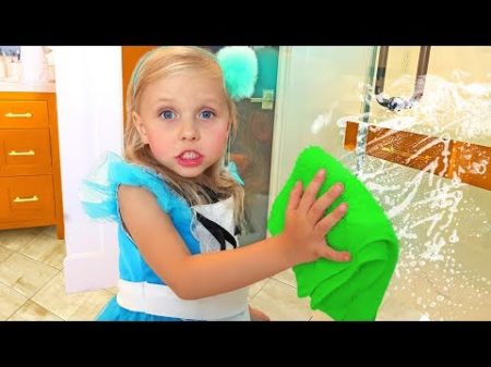 Alisa pretend play with cleaning toys ! Little girl helps Mommy to clean the house