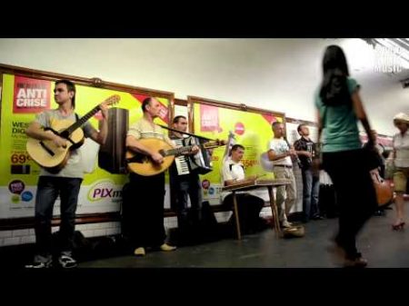 Ukrainian folk song Гей Соколи in Paris Metro HD