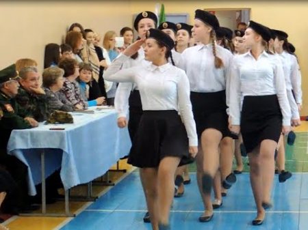 Смотр строя и песни сборная школы девочек МБОУ СОШ 11 2016