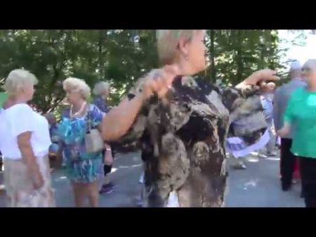 Танцы странных людей в парке Сокольники