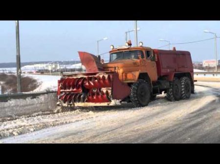 Снегоуборочная машина ЗИЛ 131 со шнеком и механизмом отбрасывания снега в Калуге