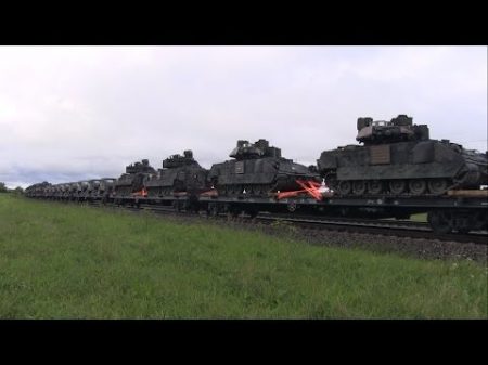 Грузовой поезд с военной техникой Freight train loaded with military technics