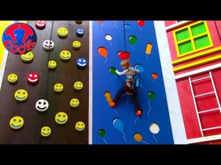 ВЛОГ на Скалодроме ЯРОСЛАВА АЛЬПИНИСТ Пытаемся забраться на самую вершину скалы Видео для детей