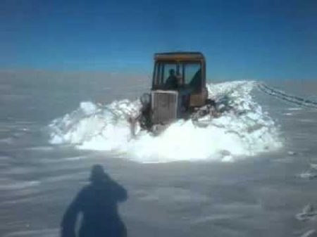 Дт 75 расчистка дороги по снегу