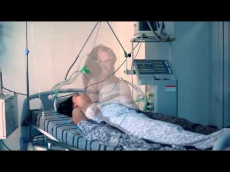 Очень трогательное видео Борьба врачей за жизнь