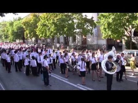 Марш детских духовых оркестров в Севастополе