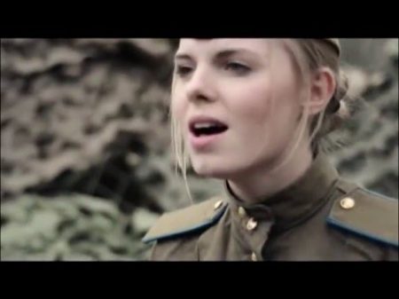 На позицию девушка провожала бойца Огонёк War songs Girl accompanied soldier at the front