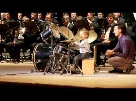 3 years old drummer Выступление с концертным духовым оркестром