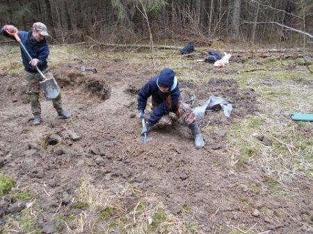 Шурфим фундамент 40 царских серебряных монет Коп по старине 2015