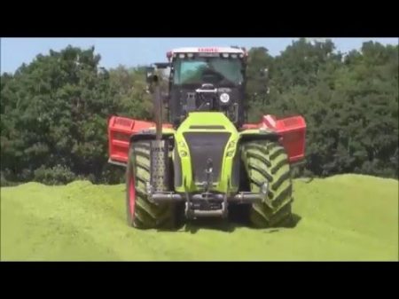 Уборка урожая в Германии Трактор марки Claas