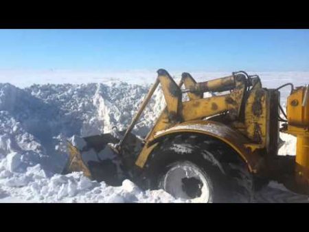 К 700 чистит снег Казахстан п Мирный