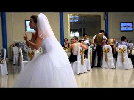 Танец невесты с подружками