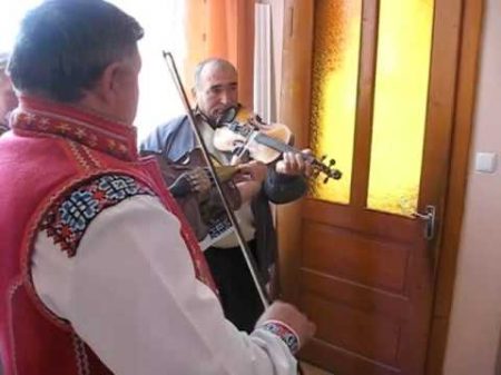Ivan Popovych Manyo Técsői Banda fiddle duet in Tyachiv