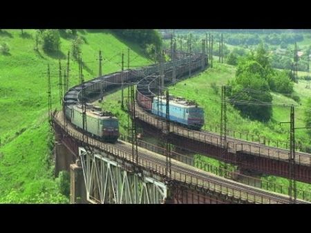 Электровозы встречются на мосту Electric locos meet on a bridge