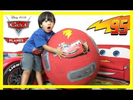 GIANT Lightning McQueen Egg Surprise with 100 Disney Cars Toys