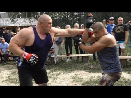 Бой Максим Новоселов против уличных бойцов Сломал за две минуты