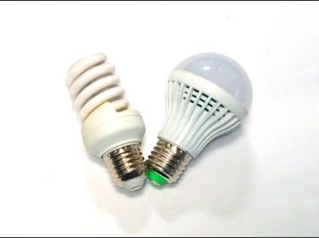 Как сэкономить электричество Сравнение светодиодной и энергосберегающей ламп