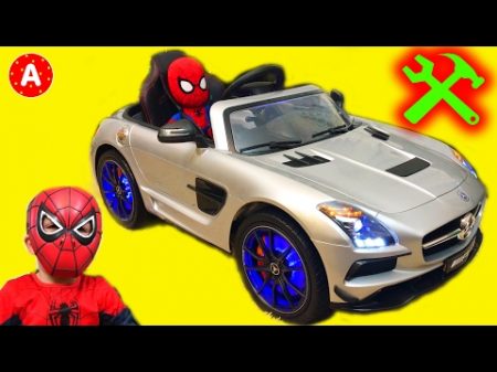 Супергерой Человек Паук Механик Адам Распаковывает Машину Электромобиль Mercedes SLS AMG