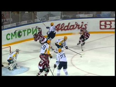 Радулов дает сдачи Джериньшу вместо Аугсткалнса Radulov s dirty hit on Dzerins