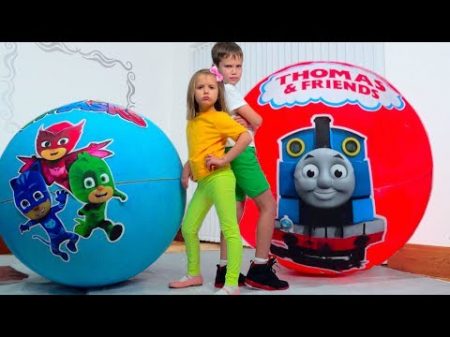Дети не поделили игрушки Герои в Максах в огромных шарах PJ masks Giant toy bolls surprise