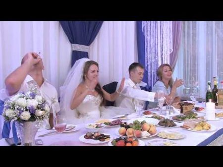 Гості співають на весіллі ведучий Артем Подпалов