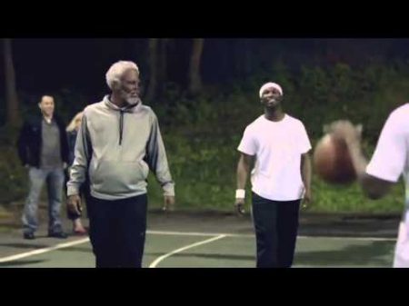 HD Игрок NBA играет в баскетбол под видом старика Часть 1