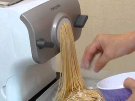 Philip Noodle Maker HR2365 Making Ramen