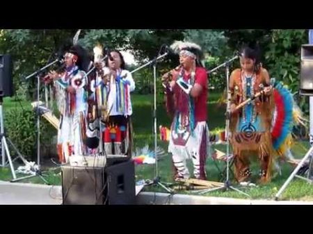 Эквадорские индейцы в Москве 3 Группа Саmuendo Marka