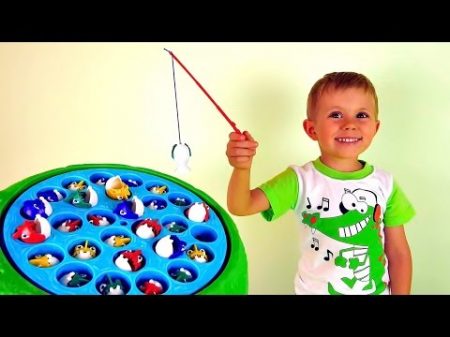 Видео для детей Малыш Даник играет в рыбалку Игрушки развивающие ловкость и внимание