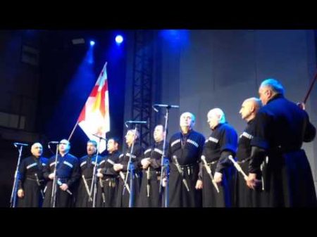 Національний хор Грузії Тбілісі виконує Реве та стогне Дніпр широкий