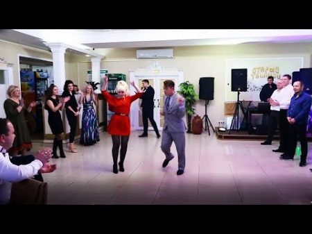 Танцевальный батл на свадьбе Девушки против парней Задание от ведущего станцевать оригинально